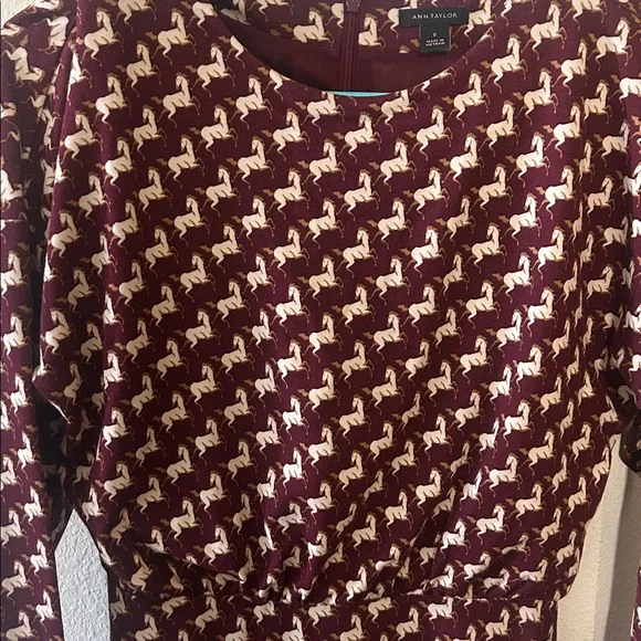 Ann Taylor Size 0 Dark Red Burgundy Horse Print Midi Jersey Dress Stretch 🐴 - Picture 3 of 6